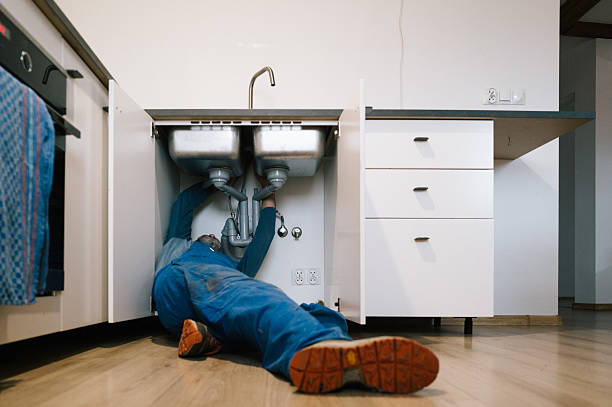 Professional Leak Detection technician working in Kendallville, IN